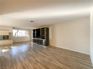 Photo #2: 2309302 Listing 