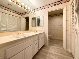 Photo #5: 2309302 Listing 