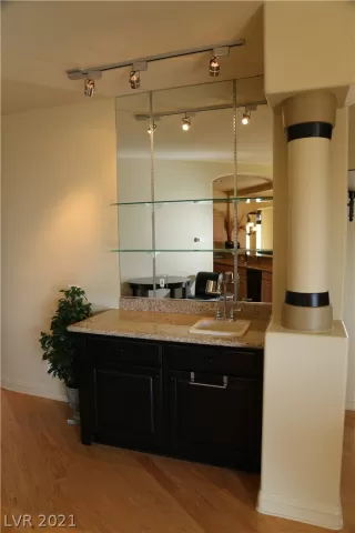 Photo #5: 2309326 Listing 