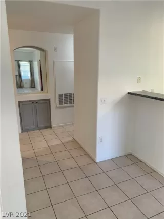 Photo #3: 2309353 Listing