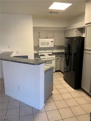 Photo #5: 2309353 Listing