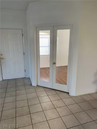 Photo #6: 2309353 Listing