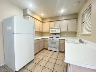 Photo #6: 2309378 Listing 