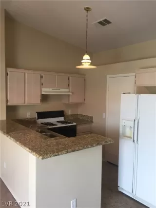 Photo #2: 2309395 Listing