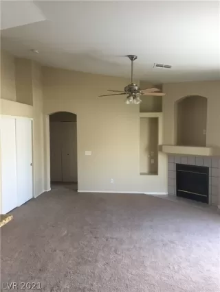 Photo #4: 2309395 Listing