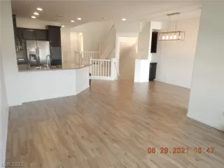 Photo #5: 2309397 Listing 