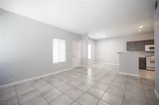 Photo #5: 2309409 Listing