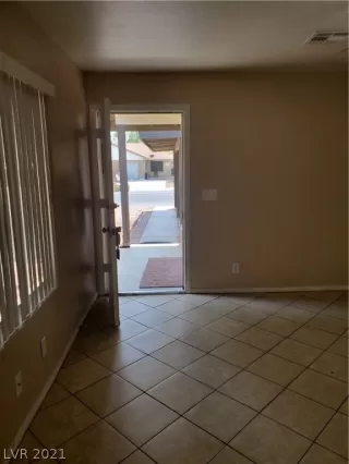 Photo #5: 2309420 Listing