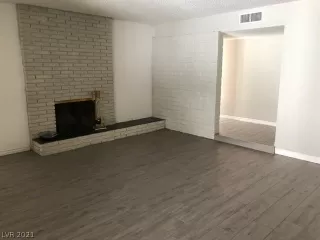 Photo #3: 2309459 Listing 