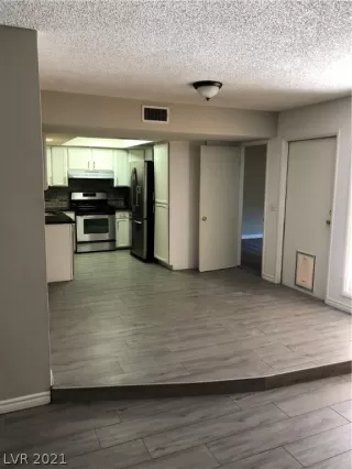 Photo #4: 2309459 Listing 