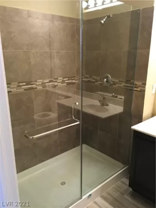 Photo #5: 2309490 Listing