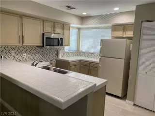 Photo #1: 2309494 Listing