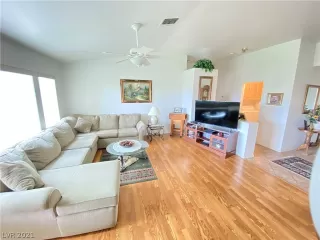 Photo #1: 2309616 Listing