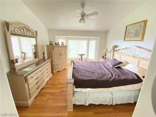 Photo #3: 2309616 Listing