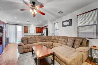 Photo #3: 2309649 Listing