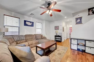 Photo #4: 2309649 Listing