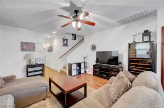 Photo #5: 2309649 Listing