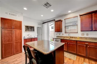 Photo #6: 2309649 Listing