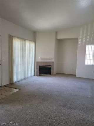 Photo #3: 2309696 Listing