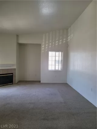 Photo #4: 2309696 Listing