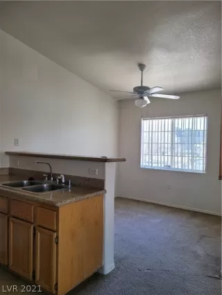 Photo #5: 2309696 Listing