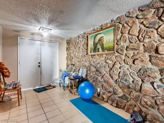 Photo #3: 2309706 Listing 
