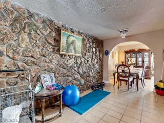 Photo #5: 2309706 Listing 
