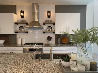 Photo #1: 2309790 Listing 