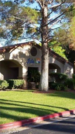 Photo #1: 2309808 Listing