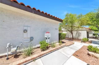 Photo #3: 2309817 Listing