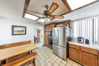 Photo #4: 2309817 Listing