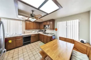 Photo #5: 2309817 Listing