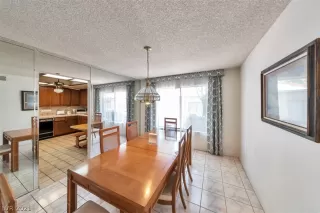 Photo #6: 2309817 Listing