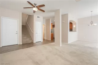 Photo #5: 2309832 Listing