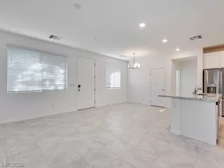 Photo #3: 2309850 Listing