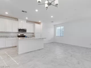 Photo #4: 2309850 Listing