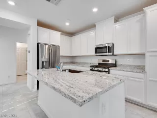 Photo #5: 2309850 Listing