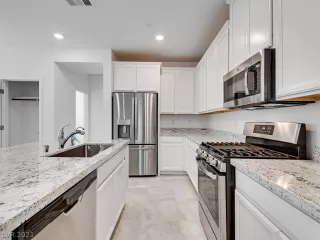 Photo #6: 2309850 Listing