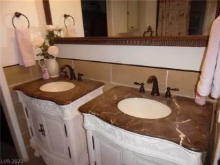 Photo #3: 2309852 Listing