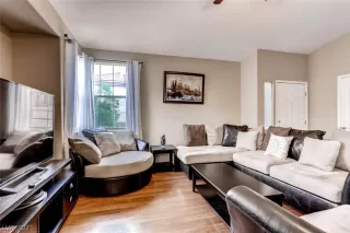 Photo #5: 2309862 Listing 
