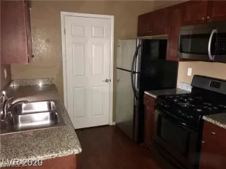 Photo #5: 2309897 Listing 