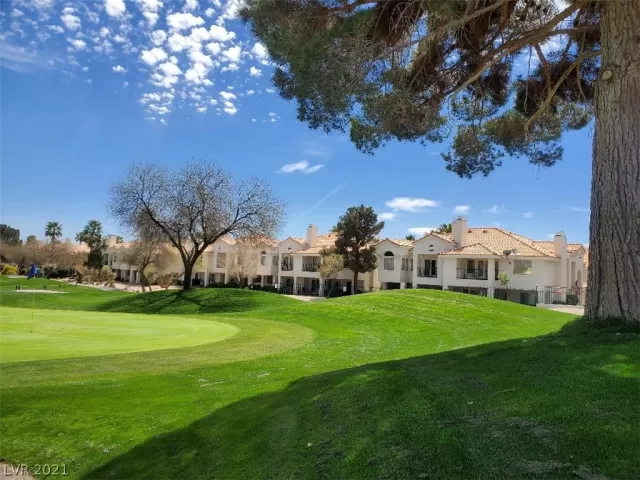 MLS: 2310931 Condo For Sale