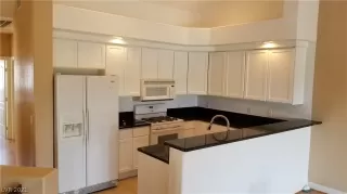 Photo #2: 2310931 Listing