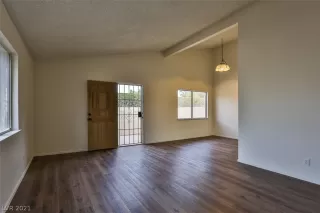 Photo #3: 2310939 Listing