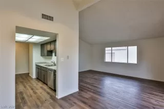 Photo #4: 2310939 Listing