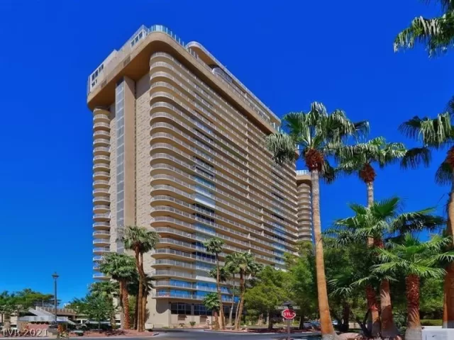 MLS: 2310943 Condo For Sale