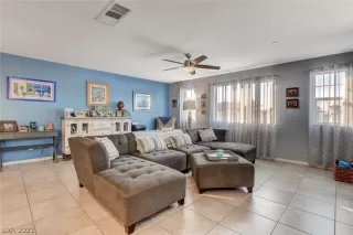 Photo #3: 2310953 Listing
