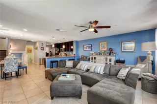 Photo #6: 2310953 Listing