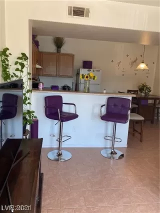 Photo #2: 2310958 Listing