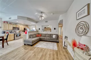 Photo #6: 2310966 Listing 